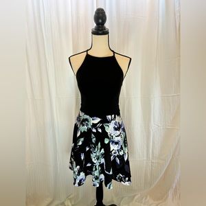 Floral fit and flare dress - speechless size 7